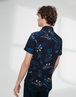 Camisa sport de punto estampado tropical