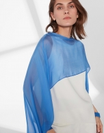 Poncho de seda azul ultramar