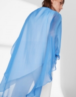 Poncho de seda azul ultramar