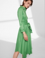 Vestido camisero verde con falda pañuelo