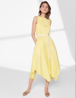 Vestido amarillo con falda pañuelo