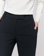 Pantalón recto negro