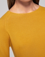 Gold wool sweater with raglan sleeves