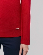 Red poppy wool sweater with raglan sleeves