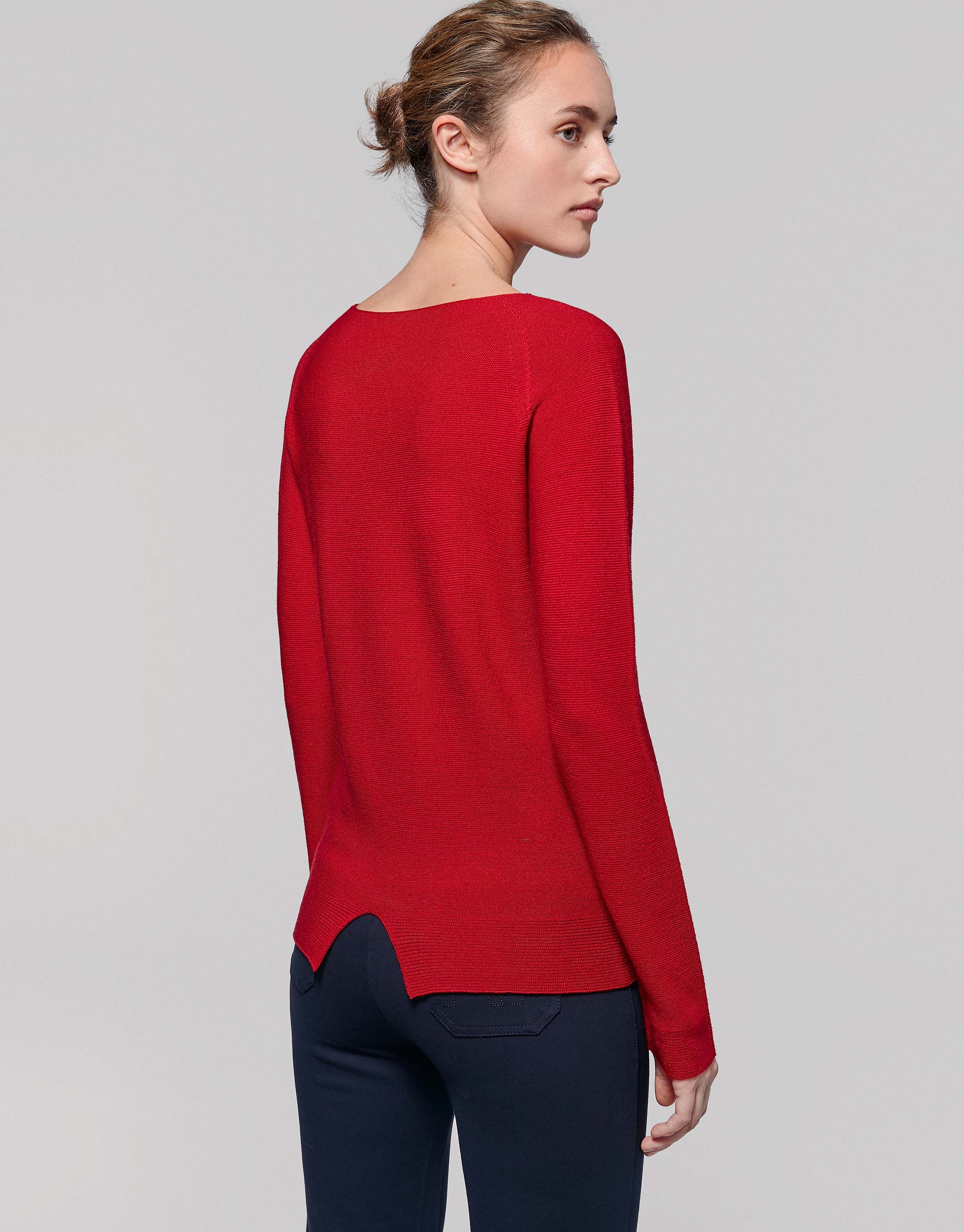 Red poppy wool sweater with raglan sleeves