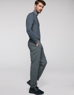 Pantalón con cintura elástica gris oscuro