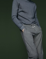 Pantalón con cintura elástica gris oscuro