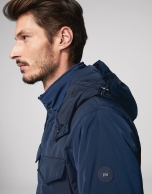 Parka técnica azul marino