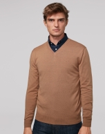 Camel wool sweater with V neck