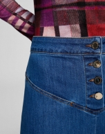 Bell-bottom jeans, with high waist