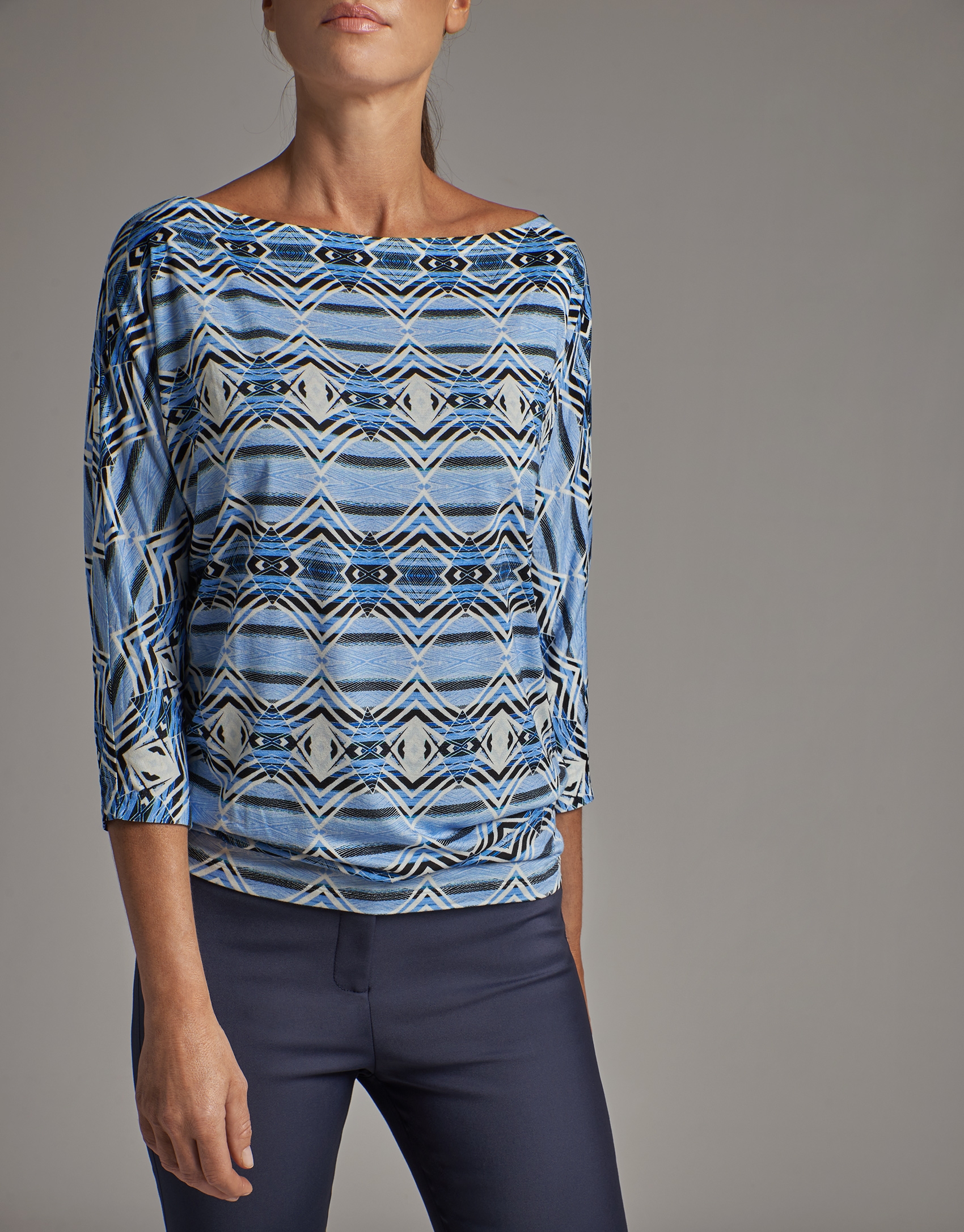 Indigo blue print top with bat sleeves 