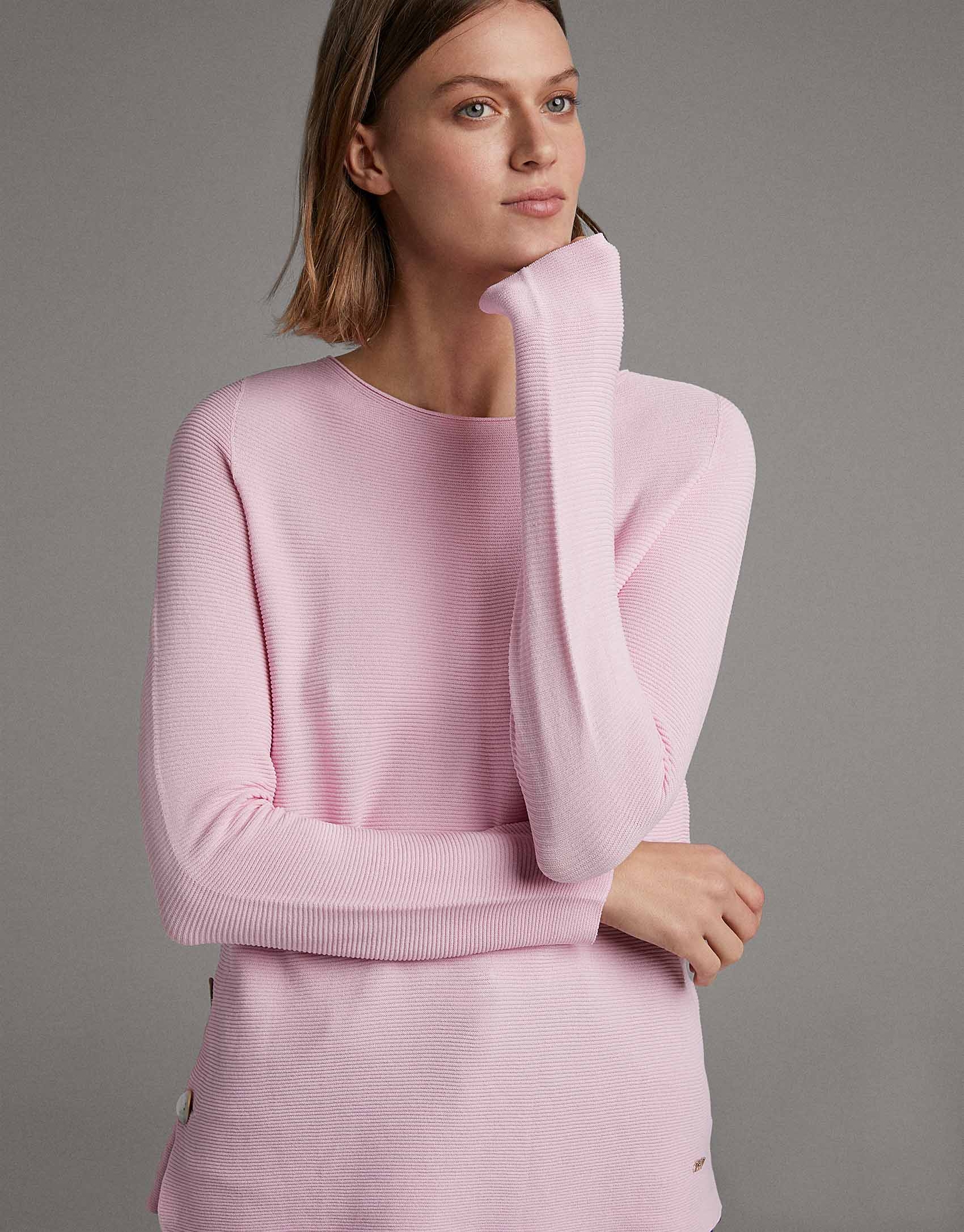 Pink sweater with side slit and mother of pearl button