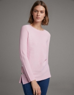 Pink sweater with side slit and mother of pearl button