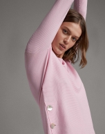 Pink sweater with side slit and mother of pearl button