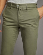 Pantalón chino caqui