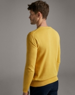 Jersey cuello pico amarillo