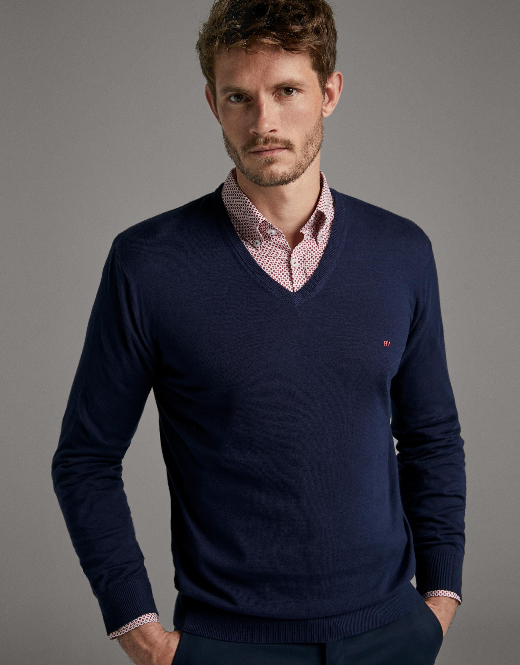 Navy blueturtleneck sweater