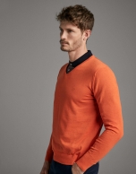 Jersey cuello pico naranja