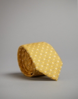 Yellow tie with gray and white geometric jacquard print