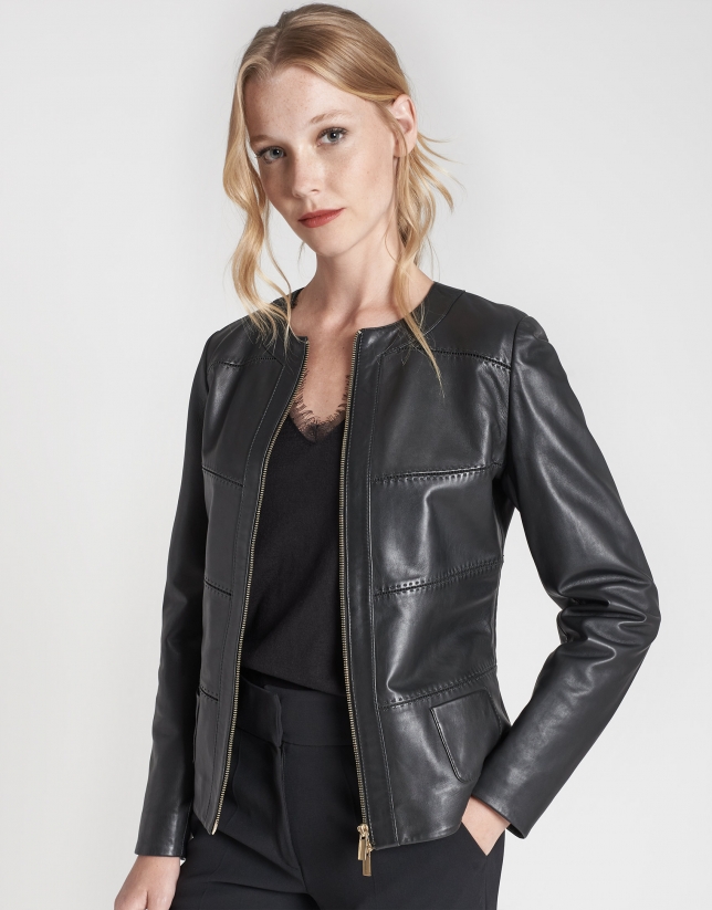 Short black leather jacket with plongé finish | Roberto Verino