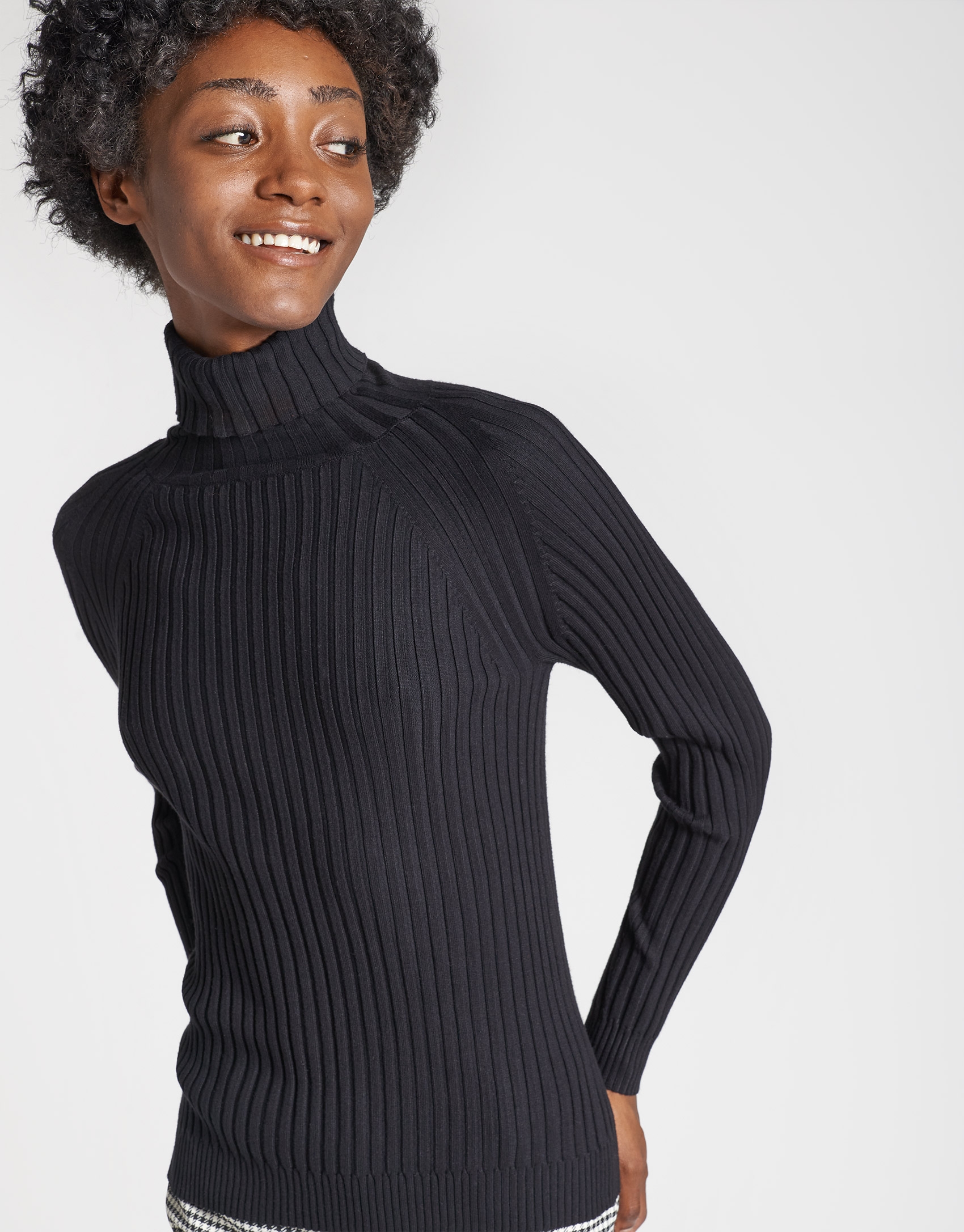 Black sweater with ribbing