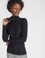 Black sweater with ribbing