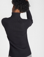 Black sweater with ribbing