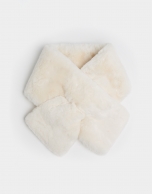 White fur collar