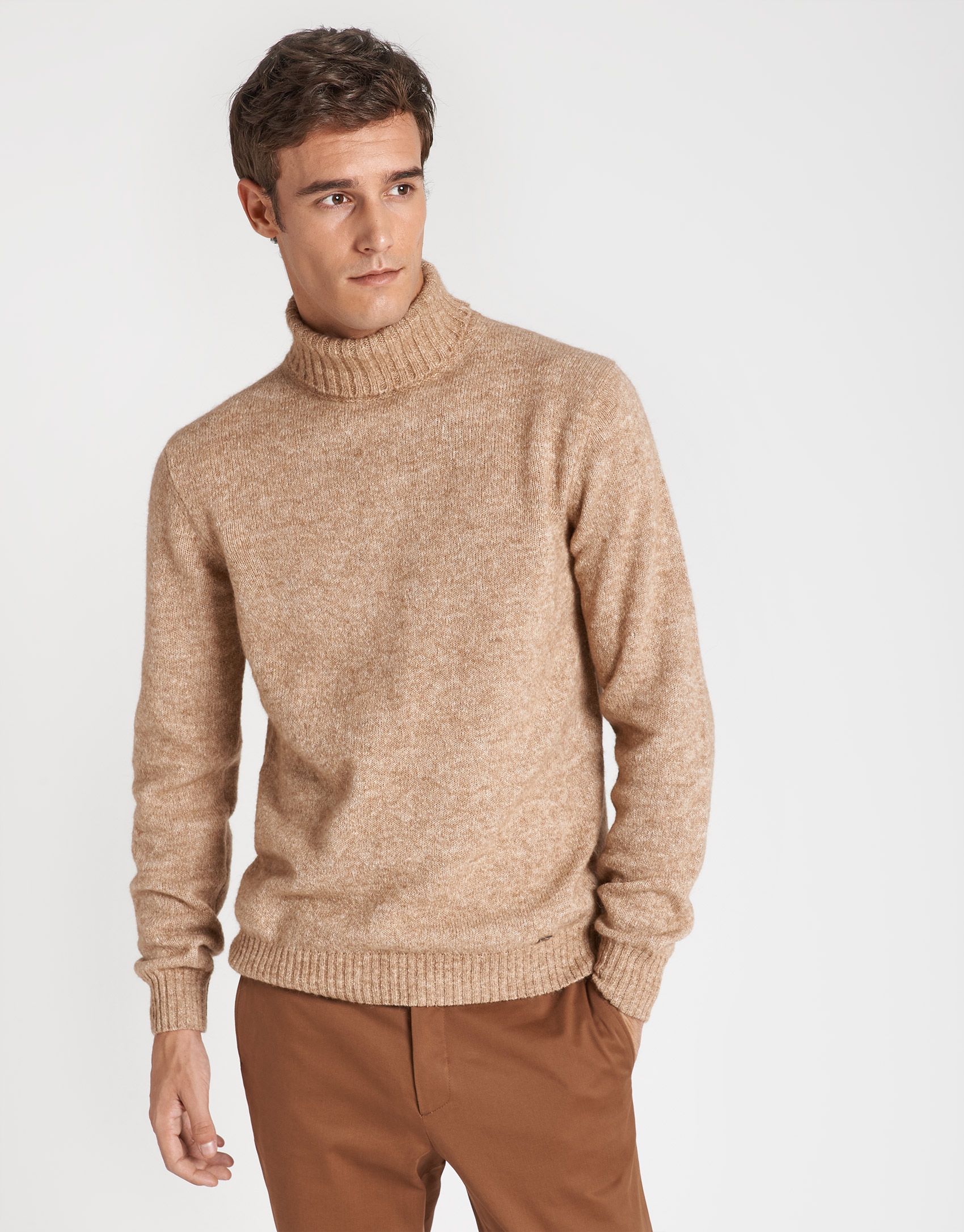 Jersey cuello vuelto beige