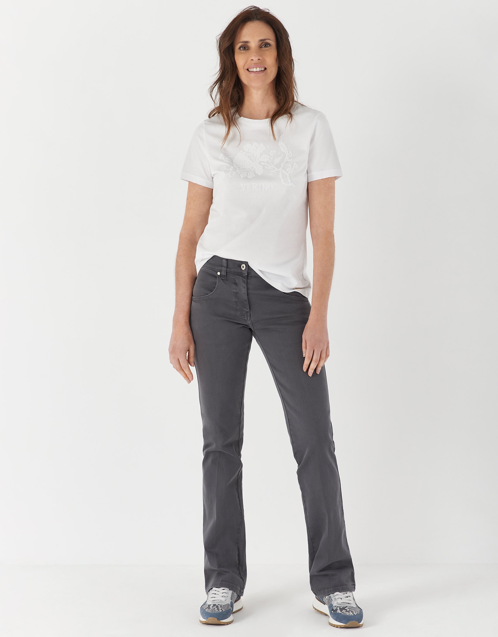 Pantalón jean acampanado gris