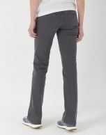 Pantalón jean acampanado gris