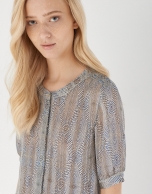 Blue and gray shirt with elbow-length sleeves