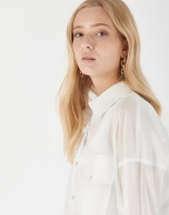 White oversize shirt with pockets