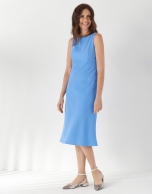 Blue fitted dress with evasé skirt