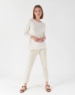 Beige sweater with side slit and mother of pearl button