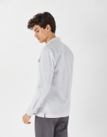 Gray Guayabera-type shirt with long sleeves