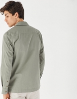 Green caqui Guayabera-type shirt with long sleeves