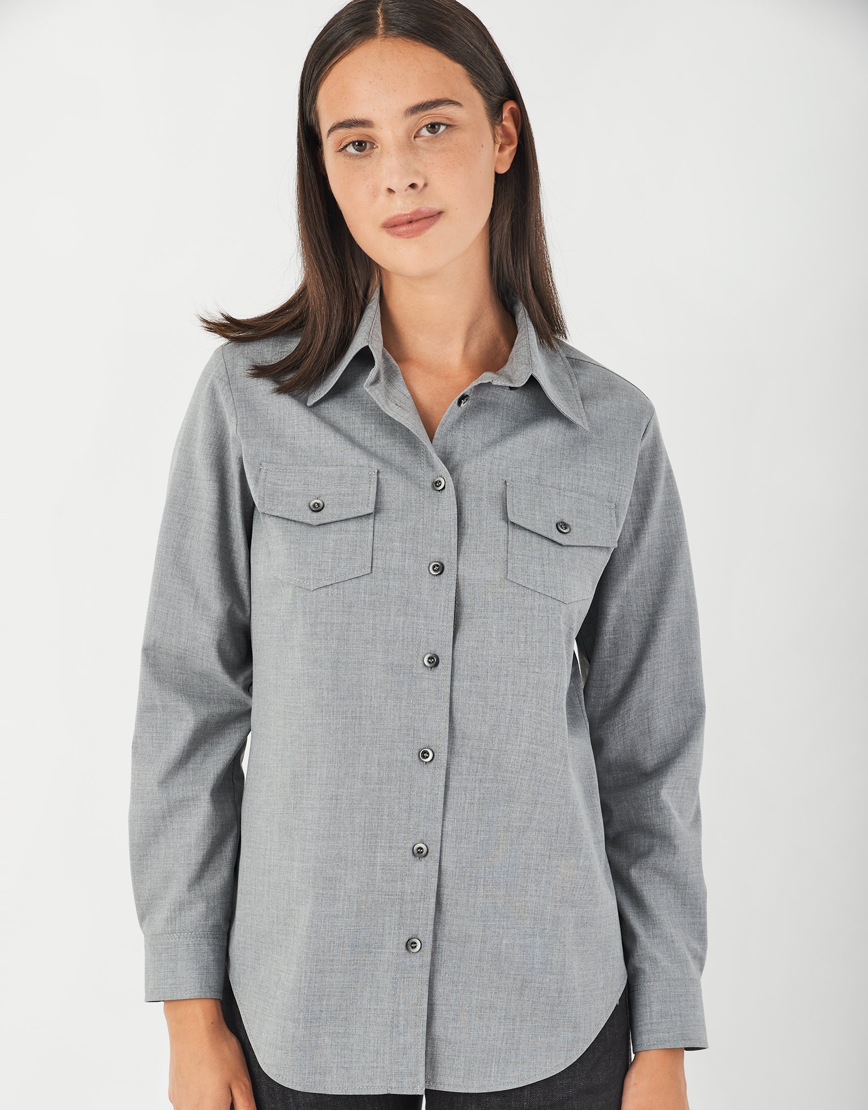 Camisa con bolsillos en pecho gris vigoré