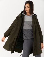 Anorak oversize acolchado verde caqui