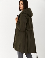 Anorak oversize acolchado verde caqui