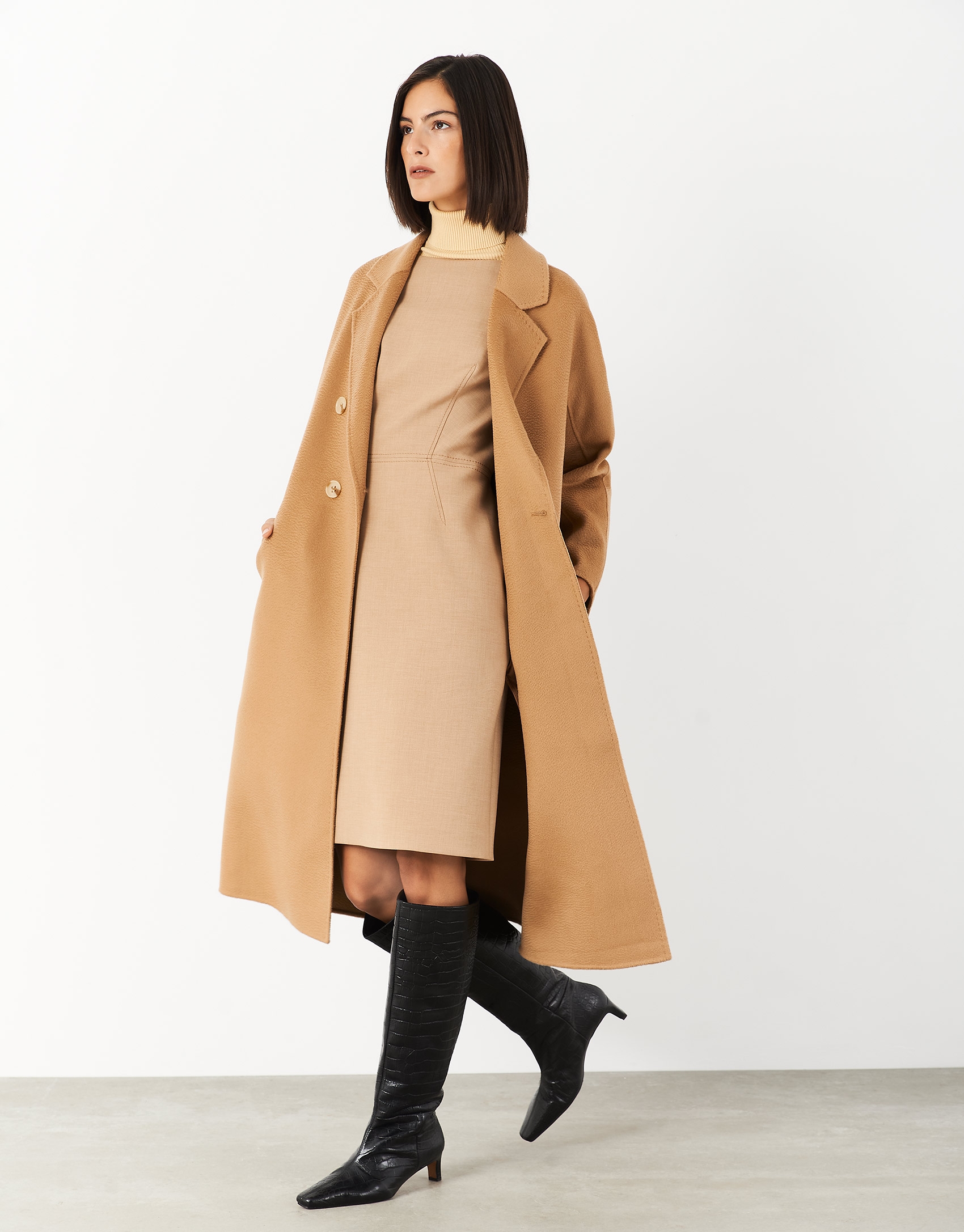 Long camel wool double-breasted coat