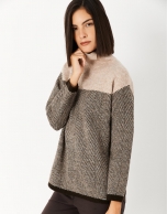 Black and beige herringbone sweater 