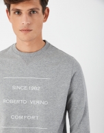 Sudadera fina gris logo contraste