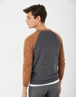 Camel and gray two color sweater Man AW2021 Roberto Verino