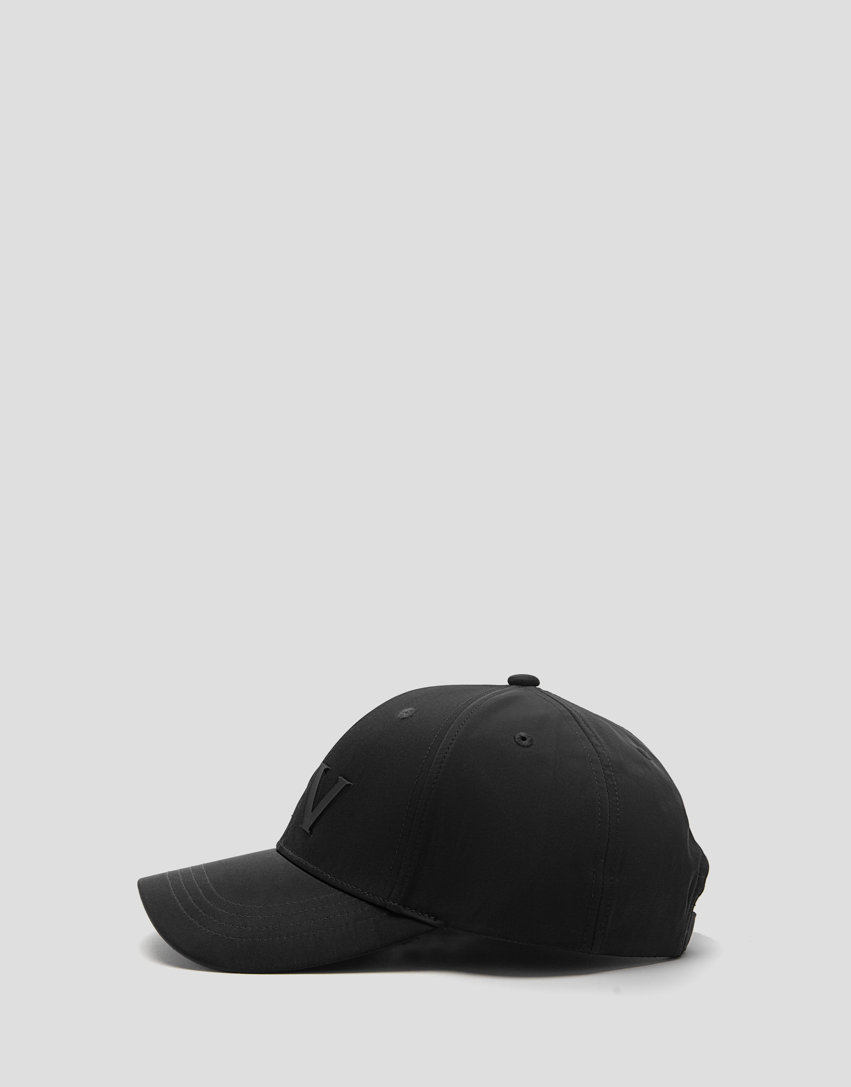 Black nylon baseball cap with RV logo