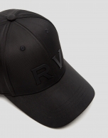 Visera nailon negro con logo en relieve