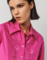 Camisa bordada algodón fucsia