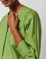 Blusa escote pico algodón verde