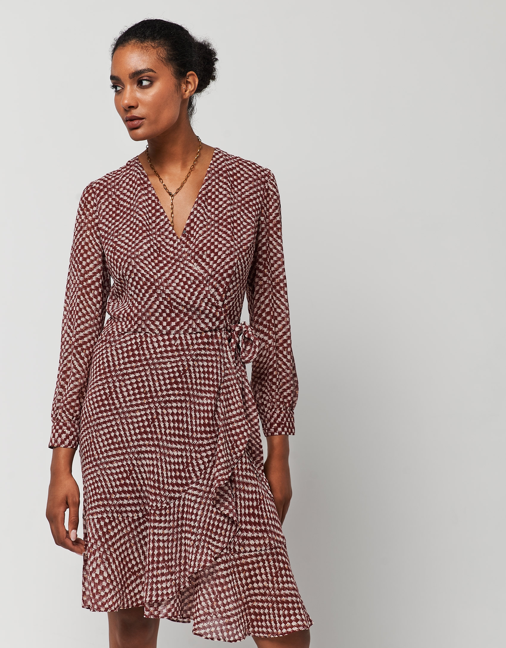 Long-sleeved draped dress with red and gold print