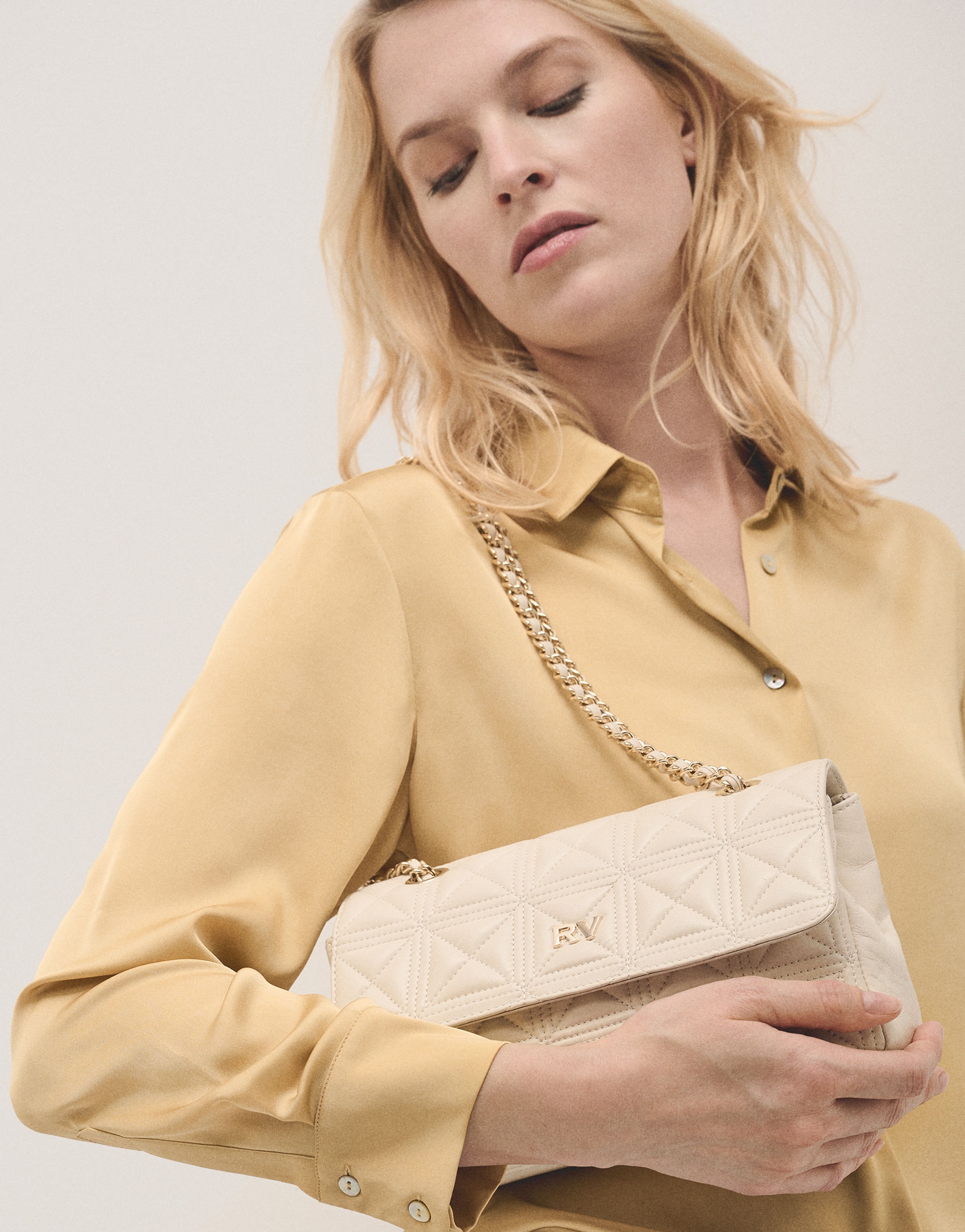 Beige quilted Linda Midi shoulder bag